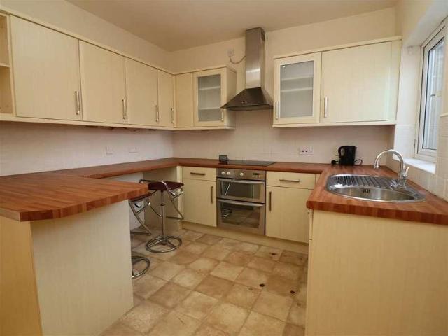 2 bed house for sale