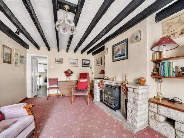 2 bed house for sale