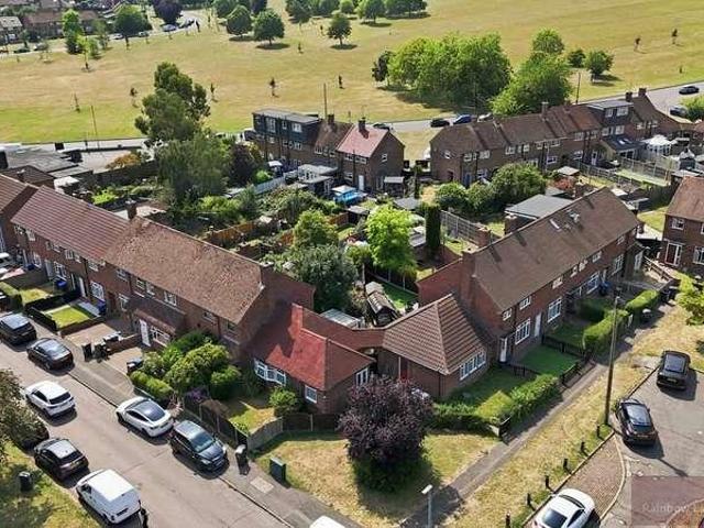 2 bed house for sale