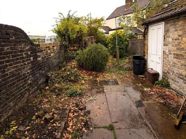 2 bed house for sale