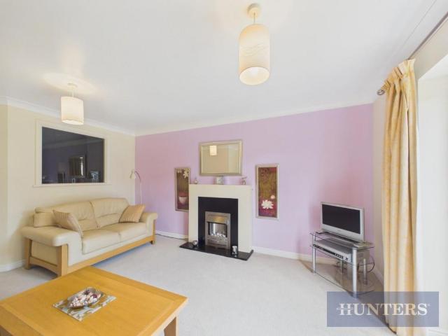 2 bed flat for sale
