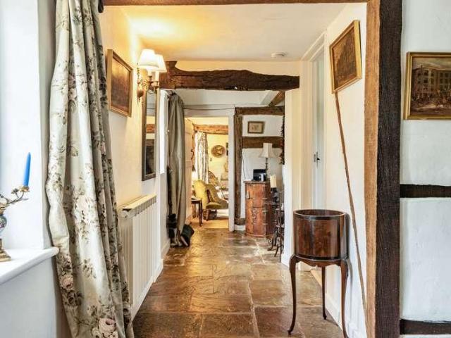 2 bed house for sale