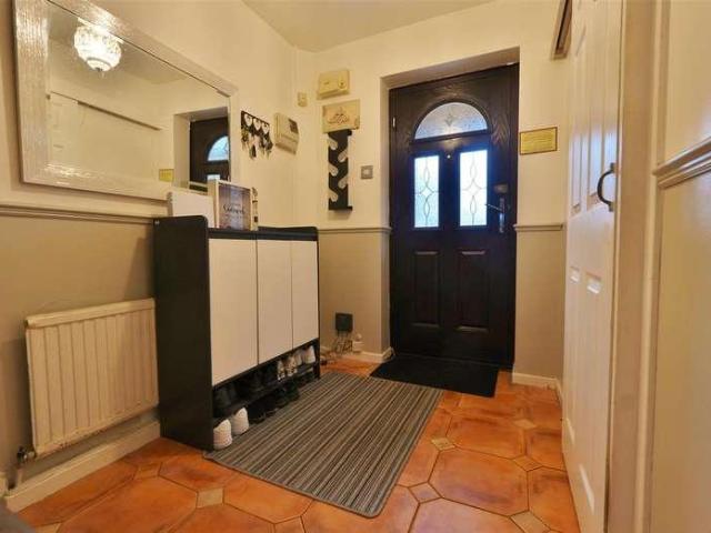 2 bed house for sale