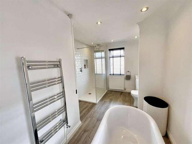 2 bed house for sale