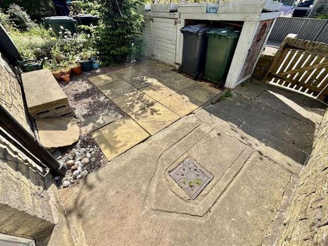 2 bed house for sale