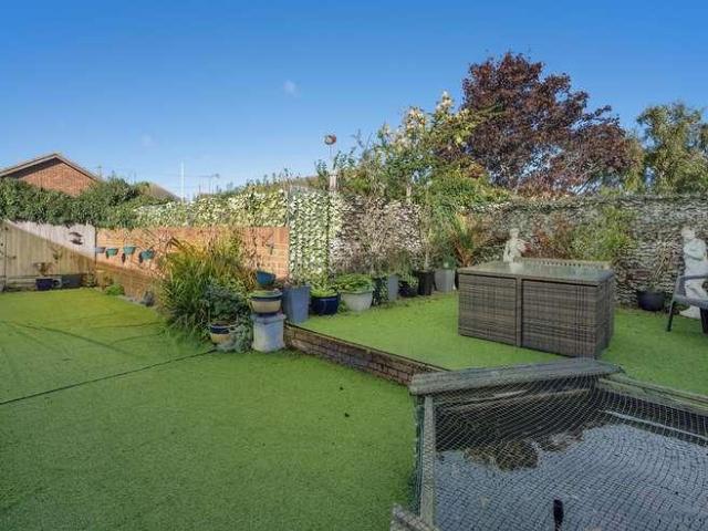 2 bed house for sale