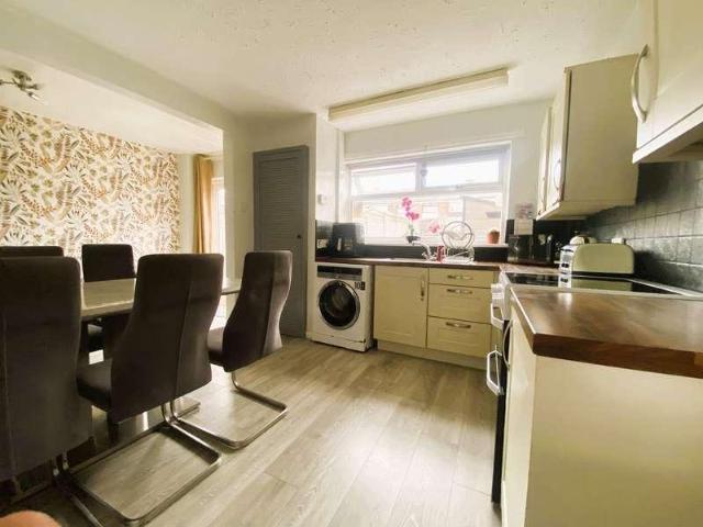 2 bed house for sale
