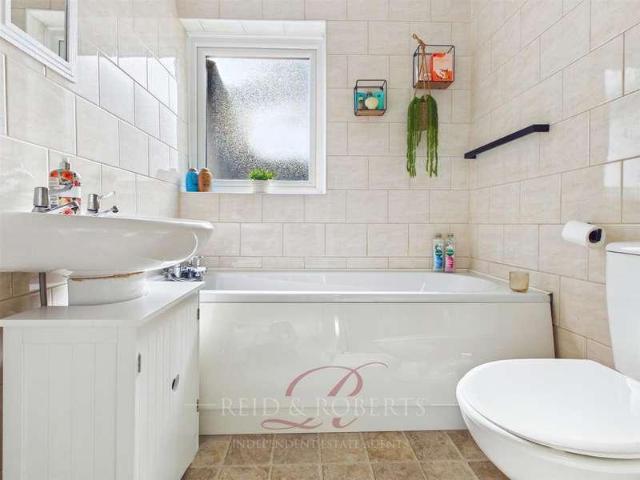 2 bed house for sale