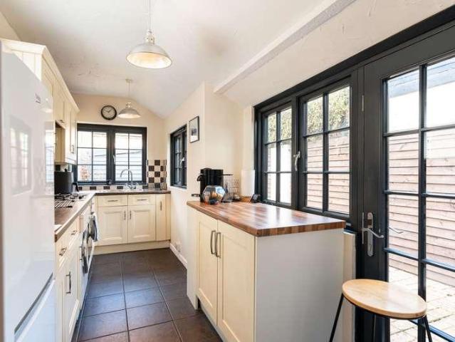 2 bed house for sale