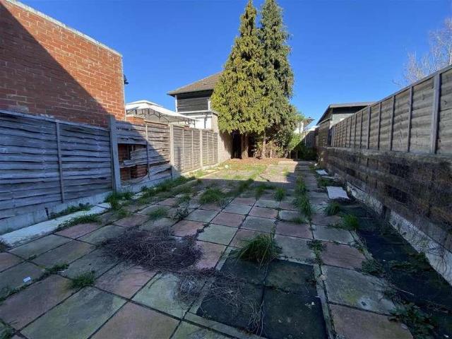 2 bed house for sale