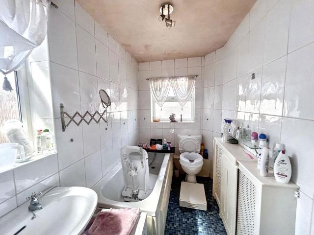 2 bed house for sale