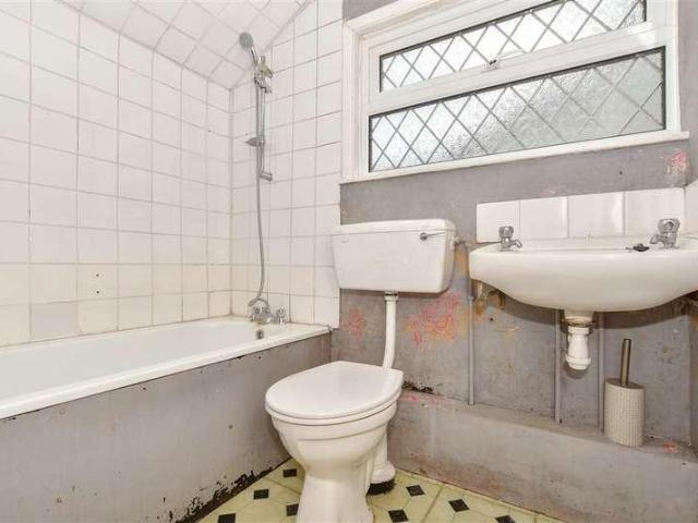 2 bed house for sale