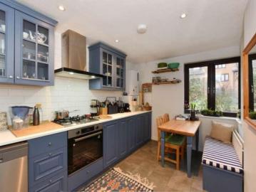 2 bed house for sale