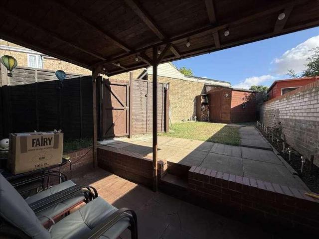 2 bed house for sale