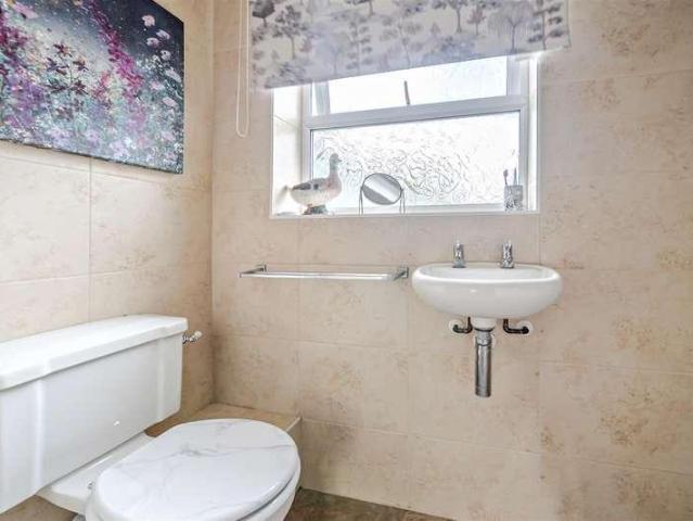 2 bed house for sale