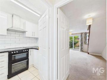 2 bed house for sale