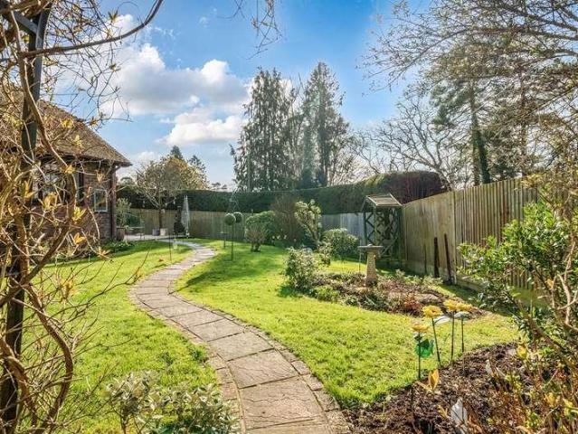 2 bed house for sale