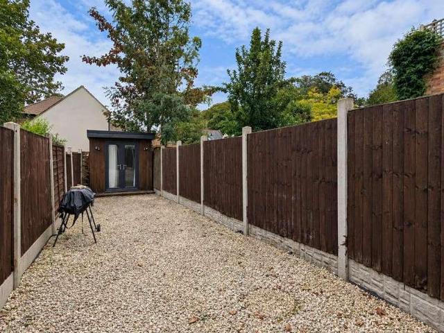 2 bed house for sale