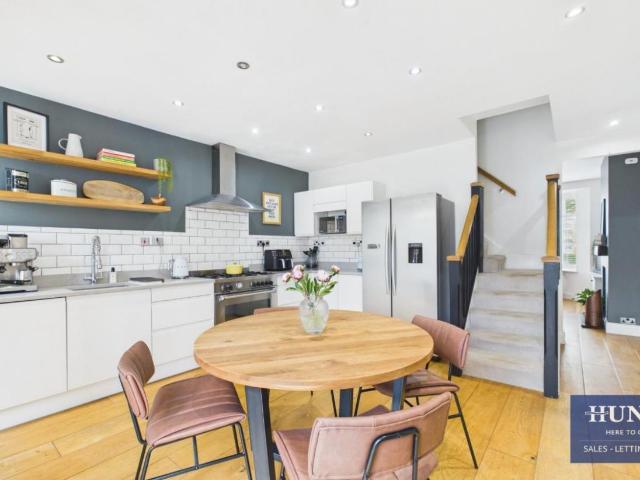 2 bed house for sale