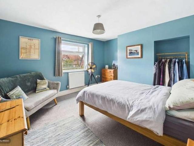 2 bed house for sale