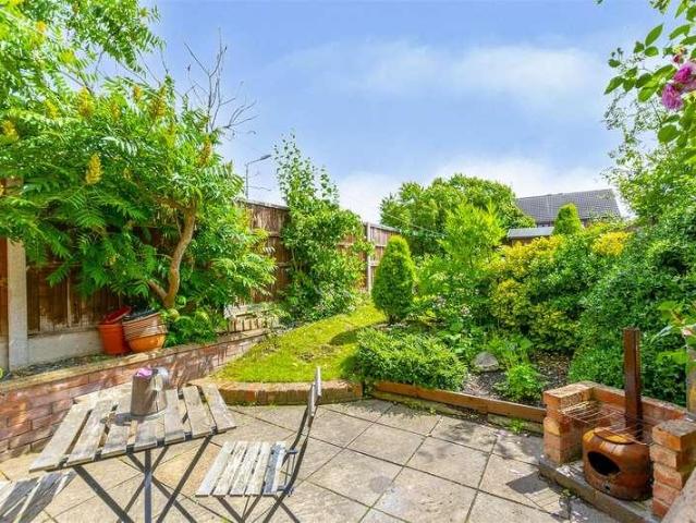 2 bed house for sale