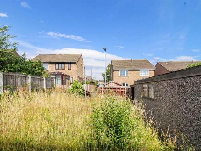 2 bed house for sale