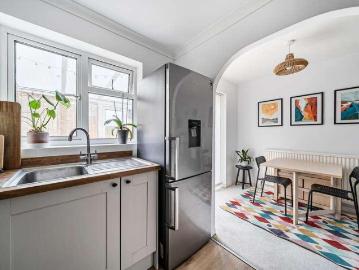 2 bed house for sale
