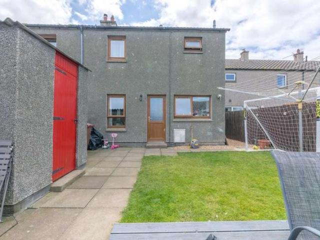 2 bed house for sale