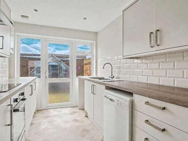 2 bed house for sale