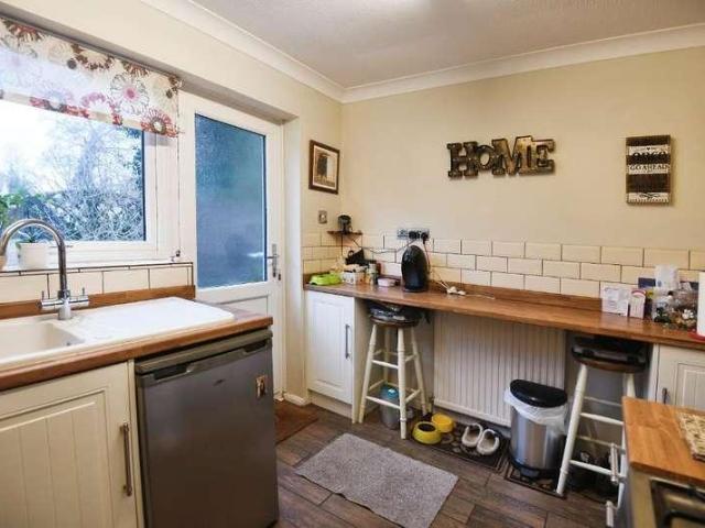 2 bed house for sale