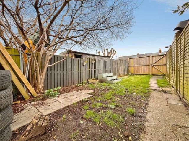 2 bed house for sale