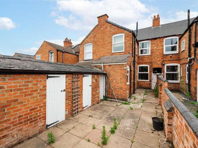 2 bed house for sale