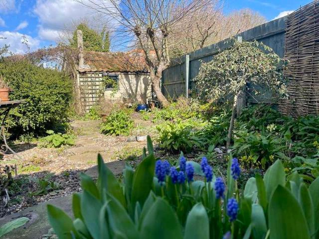 2 bed house for sale