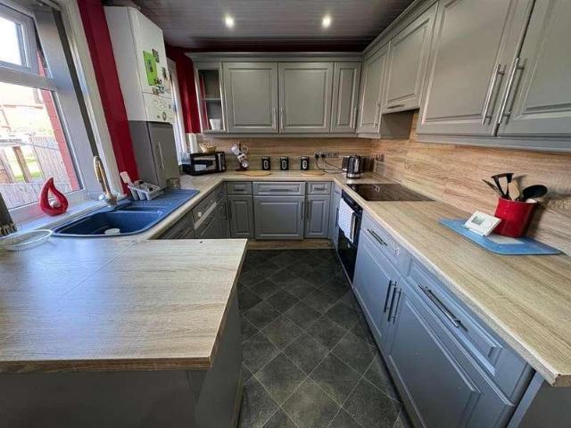 2 bed house for sale