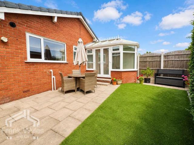 2 bed house for sale