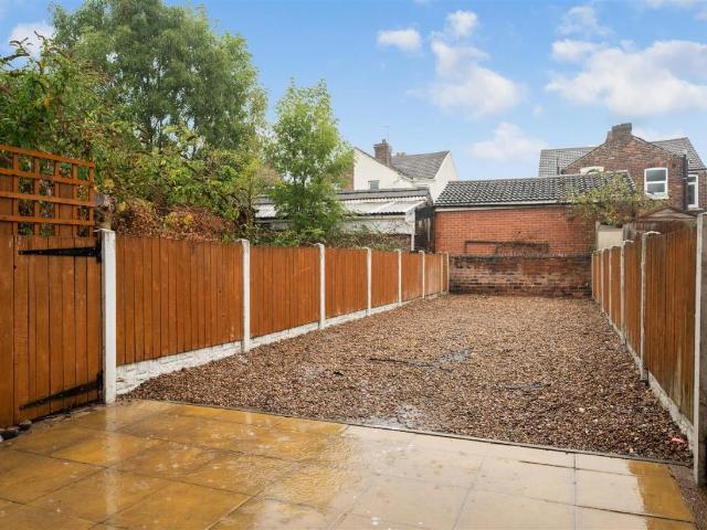 2 bed house for sale