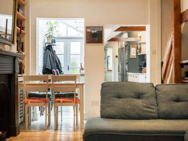 2 bed house for sale