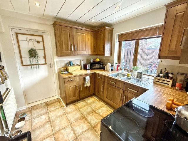 2 bed house for sale