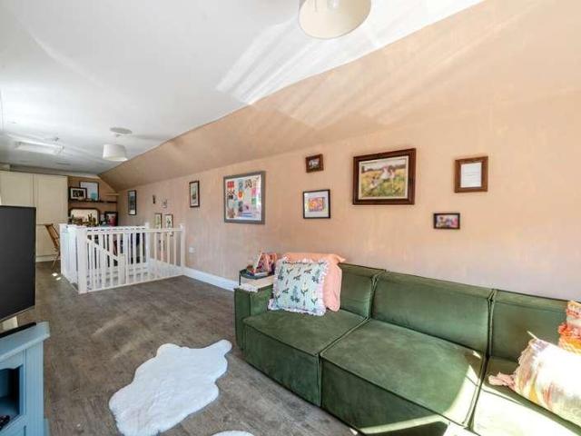 2 bed house for sale