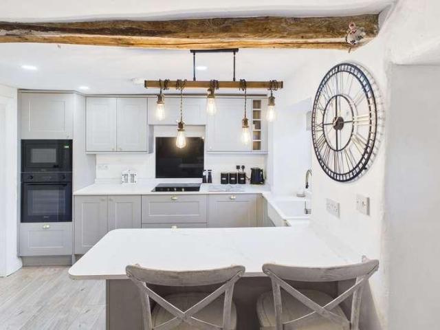 2 bed house for sale