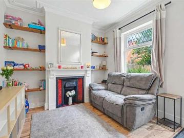 2 bed house for sale