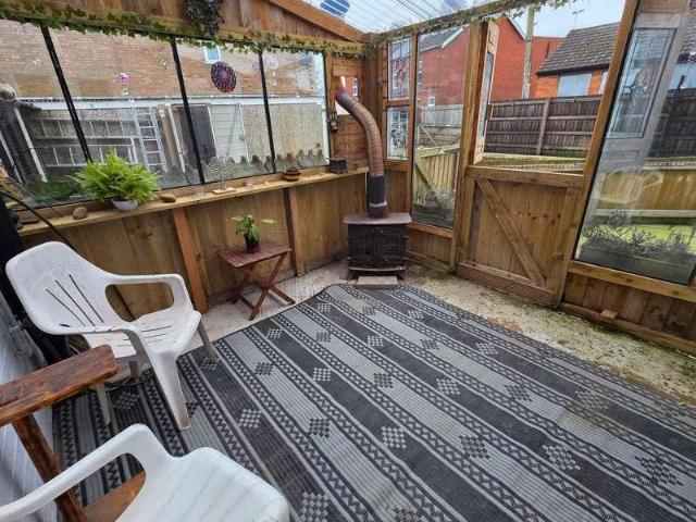 2 bed house for sale