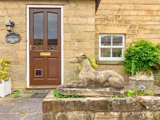 2 bed house for sale