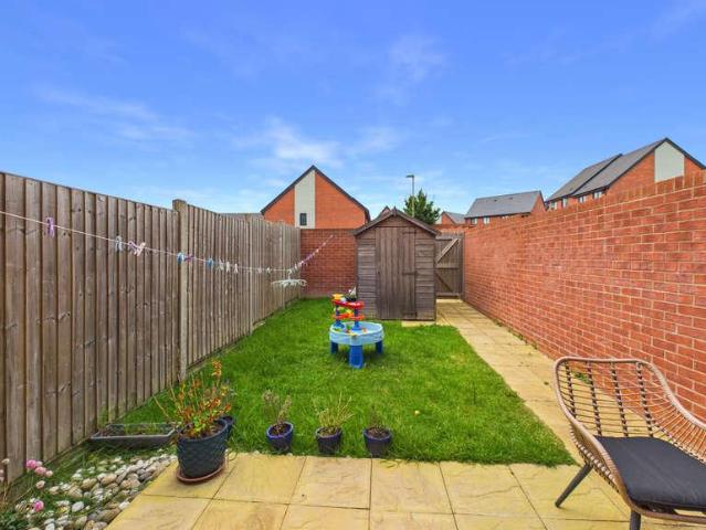 2 bed house for sale