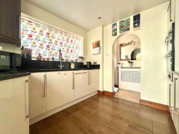 2 bed house for sale