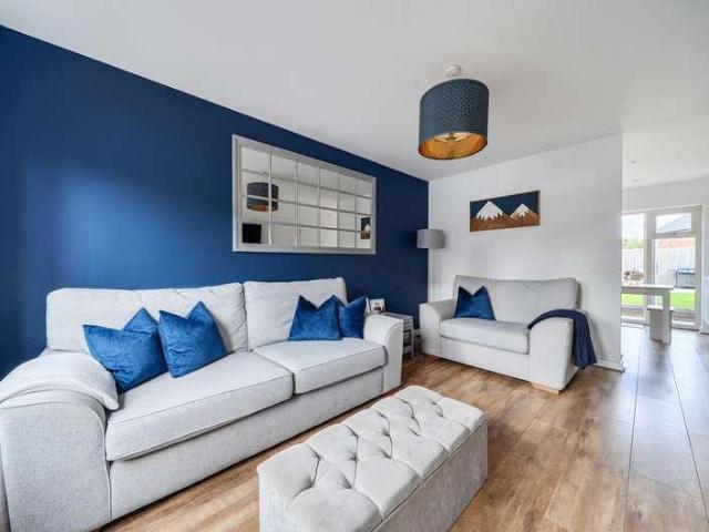 2 bed house for sale