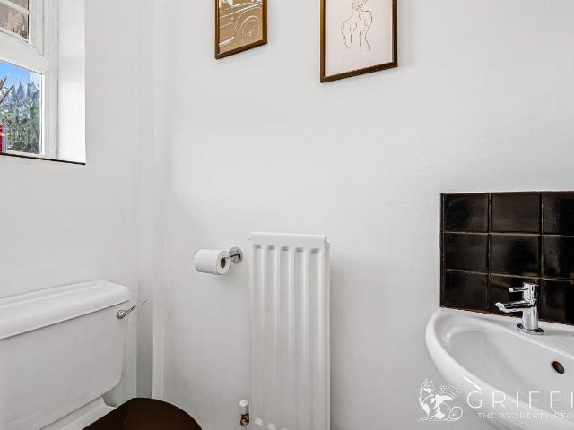 2 bed house for sale