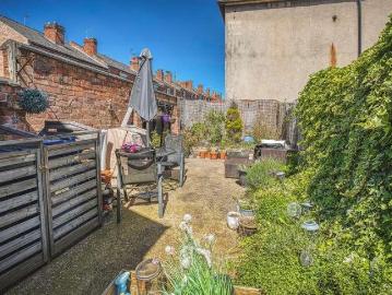 2 bed house for sale