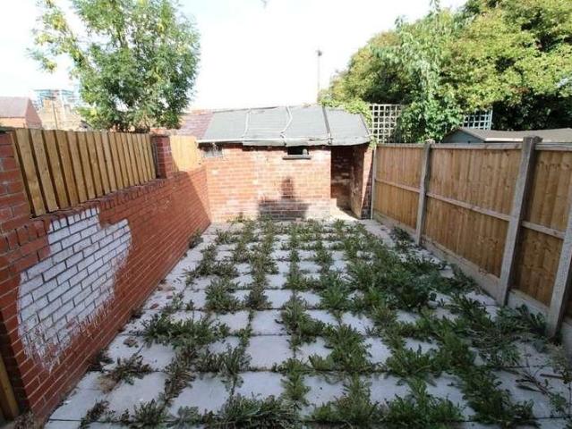 2 bed house for sale