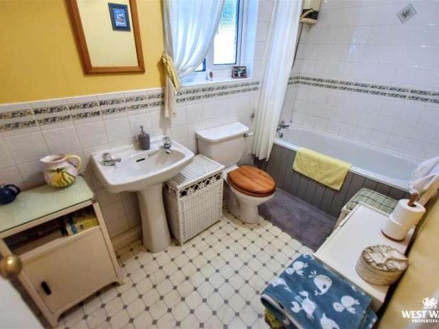 2 bed house for sale